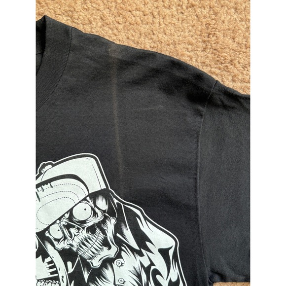 Famous‎ Stars and Straps T Shirt Size Medium Black Chainsaw Skull Graphic Mens - Picture 4 of 9